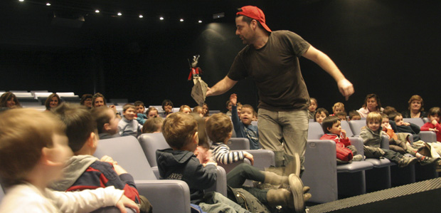 LES CIES RESPONEN! ‘Anàveu al teatre quan éreu petits?’