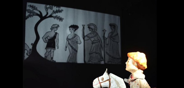 El cavall de Troia i la petita Helena