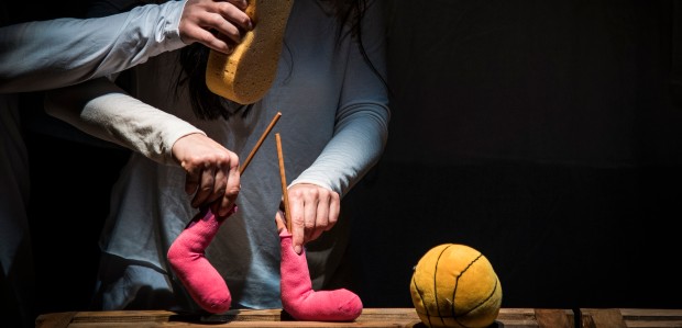 SORTEIG CULS INQUIETS!!/ Sortegem un pack familiar d’entrades d'‘Història d'un mitjó’ al SAT! Teatre