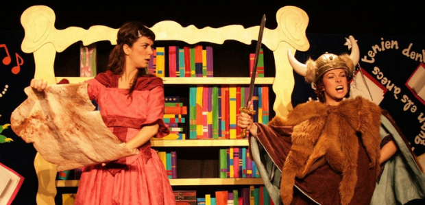 Durant els mesos de juny i juliol el Jove Teatre Regina busca la seva nova generació! A través d'un projecte engrescador els participants construiran un espectacle des de zero!