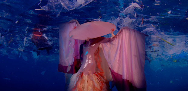 La sireneta i l'illa de plàstic