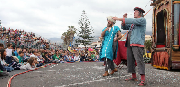 The Incredible Box de Cia. La Tal