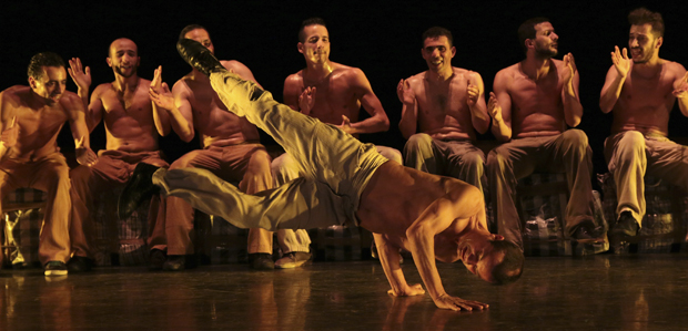 Sortegem 2 packs de 4 entrades per l’espectacle familiar de dansa ‘Douar’ del Grec