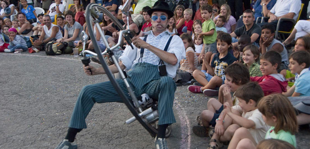 Si tens mono de teatre i circ: FesticAM