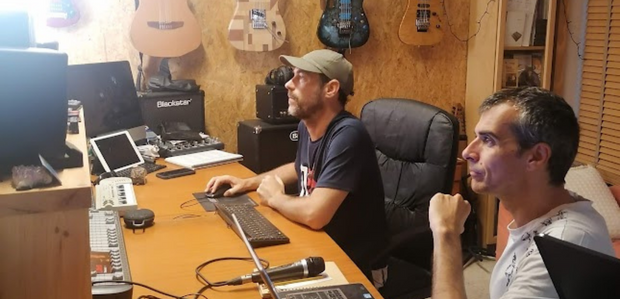 Xirriquiteula Teatre tradueix el seu espectacle "Laika" a 9 idiomes diferents!