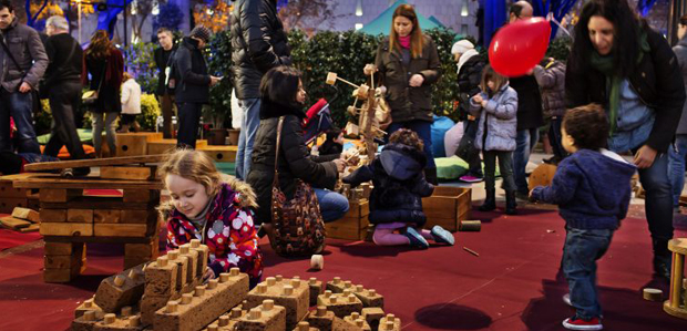Nadal en família a la Plaça Catalunya de Barcelona