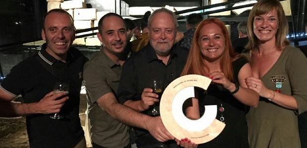 Premi Nacional per als titelles: "Dignifica aquest ofici que és de primera"