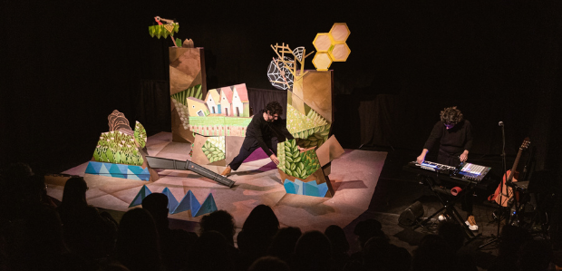 Miranius de la companyia 'De Paper' s'endú el guardó dels Premis de la Crítica en la categoria de millor espectacle familiar