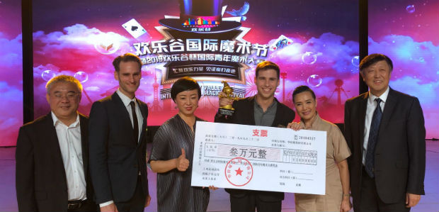 El mag Txema guanya el Golden Gaobi Award a la Xina amb 'The Postman'